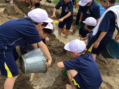 ２年１組_ずこう_佐藤　純子_砂と土_39